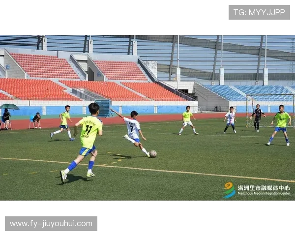 以足球训练为基础融合跑步技巧全面提升体能与竞技表现 以足球训练为基础融合跑步技巧全面提升体能与竞技表现